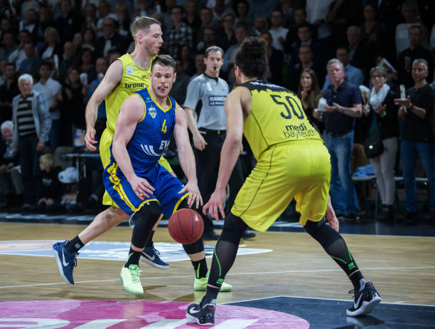 不仅仅依靠 不仅仅依靠