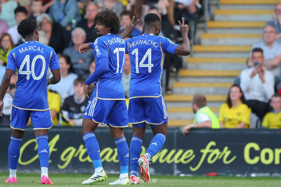 在足球比赛 在足球比赛