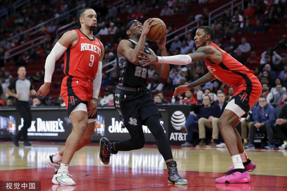 在球队面临 在球队面临